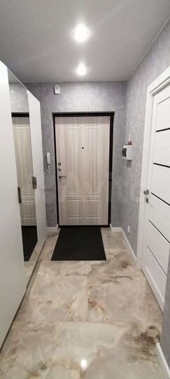 2-к. квартира, 57 м², 8/17 эт.