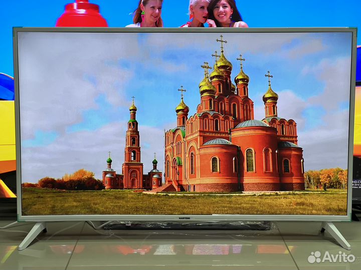 Новый белый телевизор 43