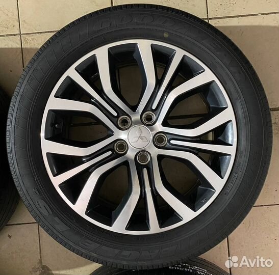 Outlander, C-Crosser, Peugeot 4007 R18