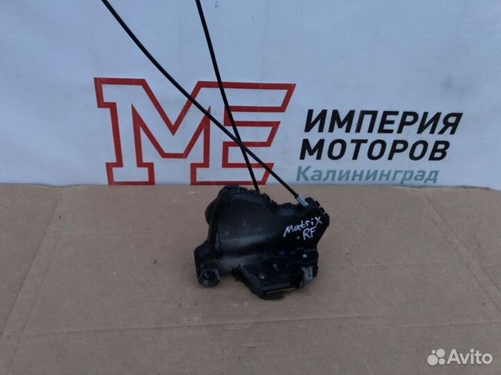 Замок двери передний правый Toyota Matrix E130 1ZZ