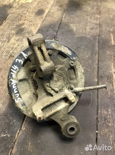 Задний левый кулак Nissan Sunny N14