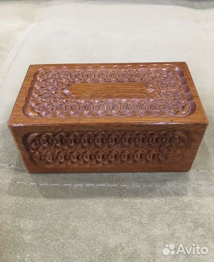 Деревянная шкатулка