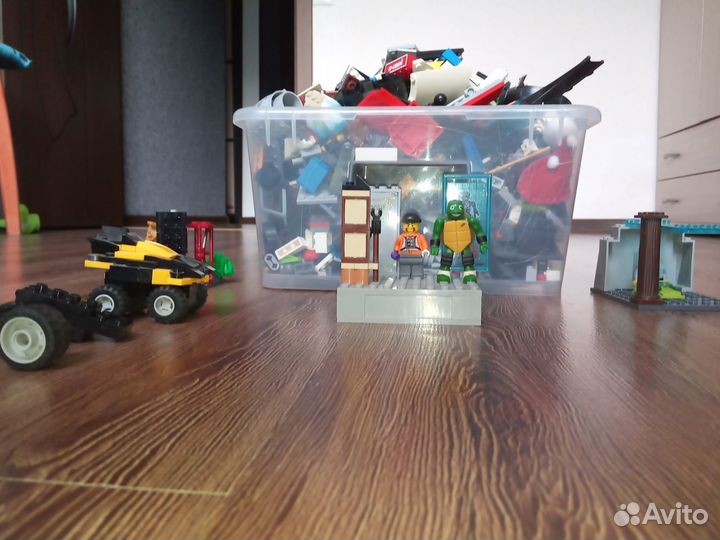 Около 9 наборов Lego, Hasbro. Чистые. Собираются