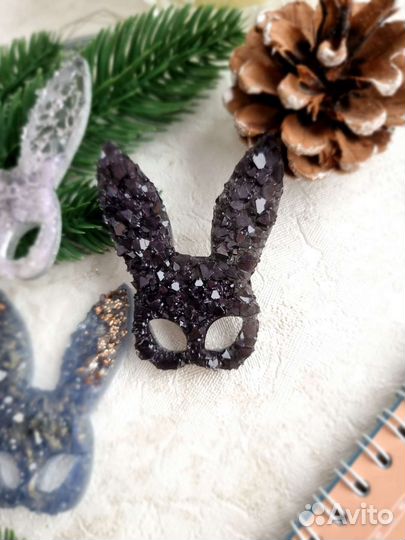 Брошь из эпоксидной смолы