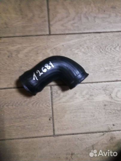 Патрубок чистого воздуха (к турбине) Volkswagen 4