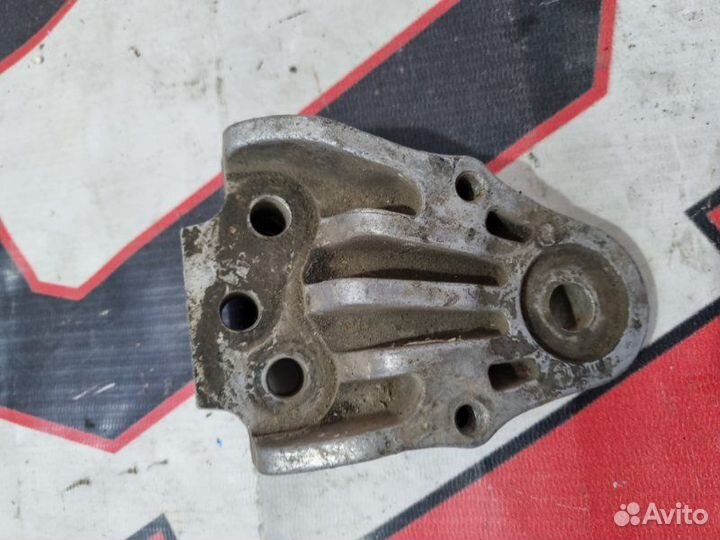 Кронштейн двигателя передний левый Hyundai Getz