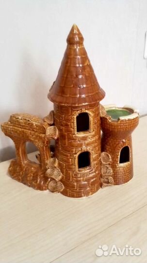 Замок в аквариум