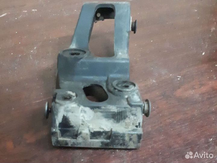 Правый кронштейн порога ауди а4б6 audi a4b6