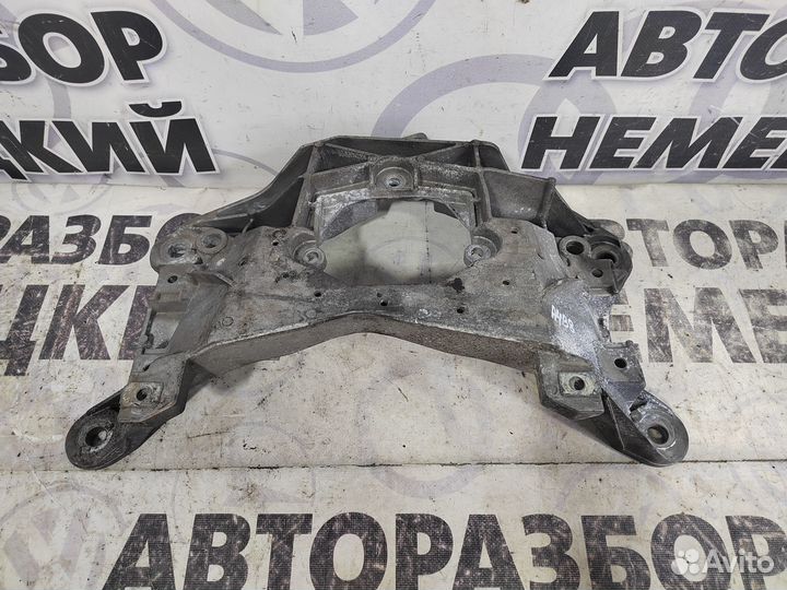 Крепление АКПП Audi A4 B8