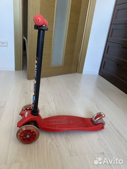 Самокат трехколесный