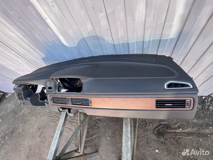 Volvo xc70 торпедо кожа