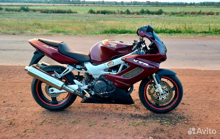 Мотоцикл Хонда VTR-1000F
