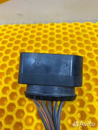 Разъем фишка фары Volkswagen Tiguan CCZ 2012