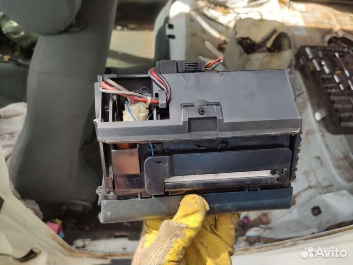 Audi A6C5 пепельница передняя