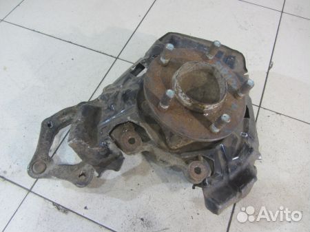 Кулак задний правый Мазда