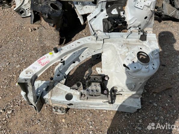 Toyota RAV-4 XA50 передняя правая часть