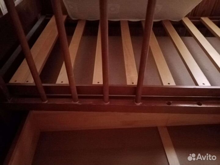 Детская кроватка маятник с матрасом