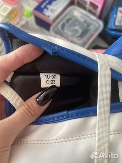 Боксерские перчатки, шлем