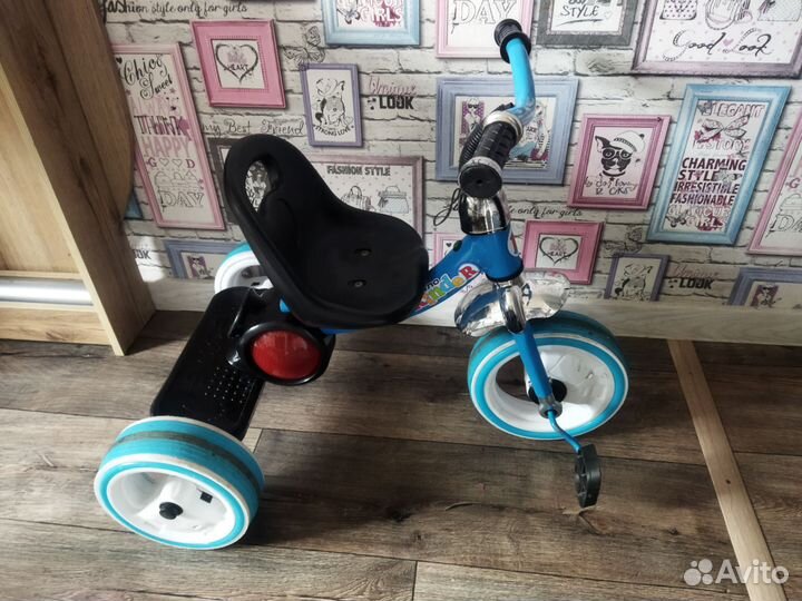 Трехколесный велосипед с музыкой и подсветкой