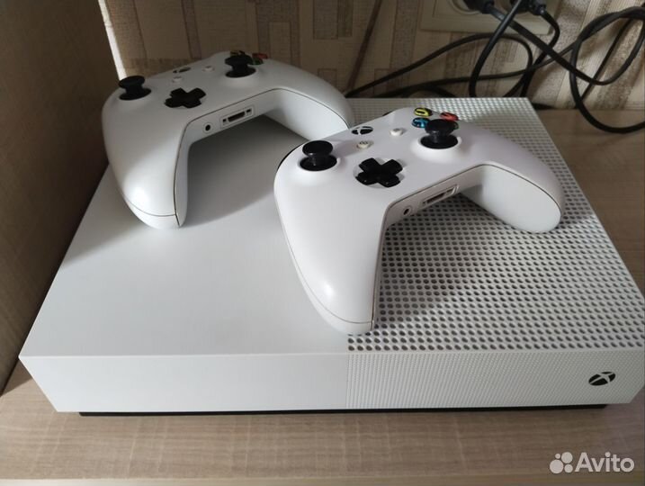 Xbox One s 2 геймпада 1tb