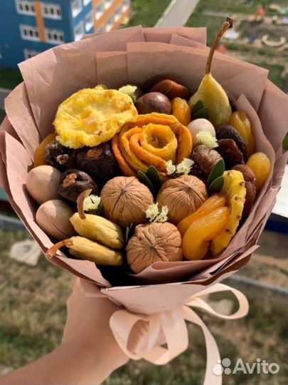 Съедобные букеты из орехов и сухофруктов