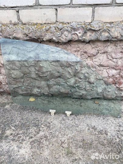 Стекло двери передней правой Nissan Almera