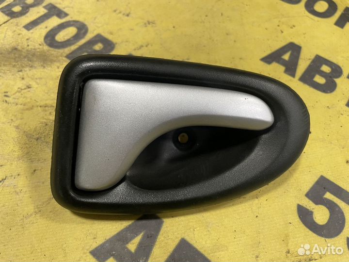 Ручка передняя правая внутренняя Renault Logan 1