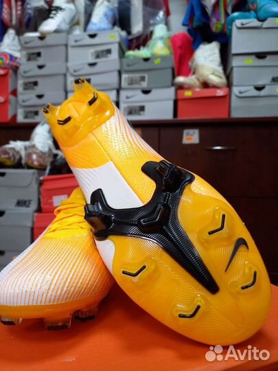 Футбольные бутсы nike