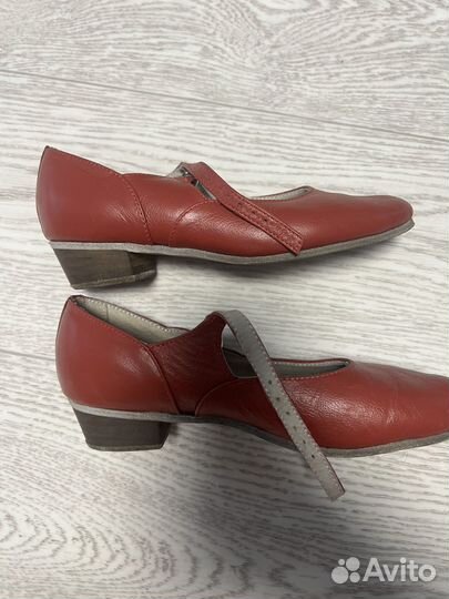 Туфли для народных танцев красные 35