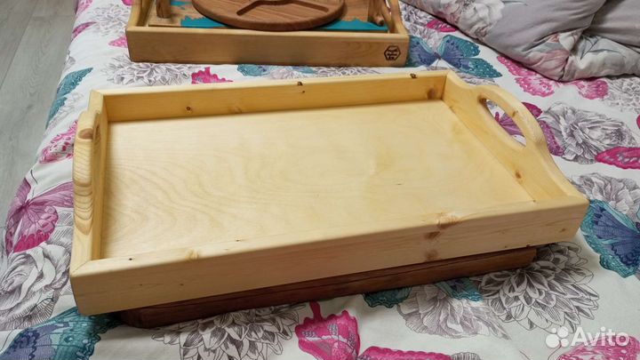 Поднос деревянный на ножках