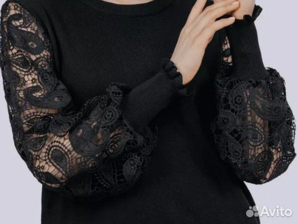 Кофта с кружевными рукавами