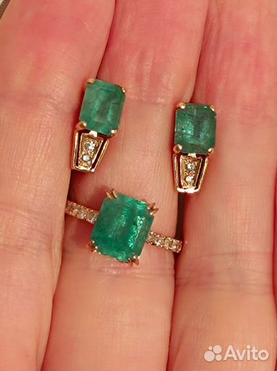 Золотой комплект с изумрудами Урал и бриллиантами