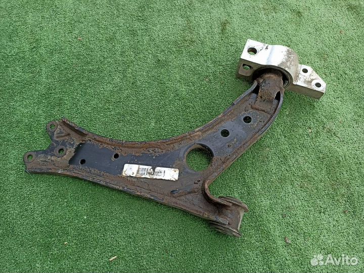 Рычаг передний правый Volkswagen Jetta седан 1.6