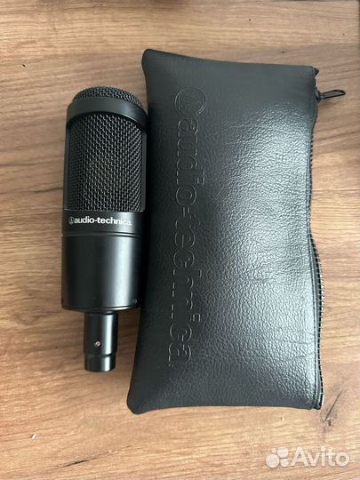 Студийный микрофон и звуковая карта