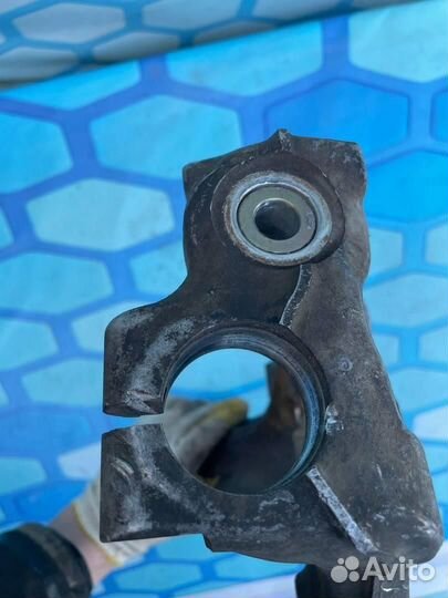 Кулак поворотный передний правый 8K0407254AB