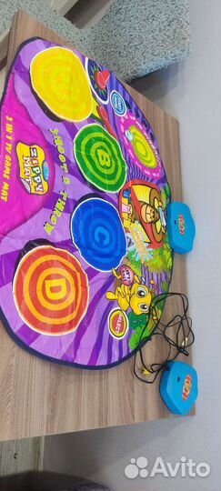 Музыкальная игра, для ног, по типу классиков