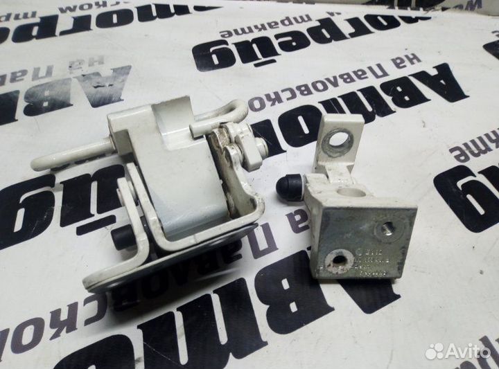 Петля дверная задняя левая Audi Q7 4LB BAR