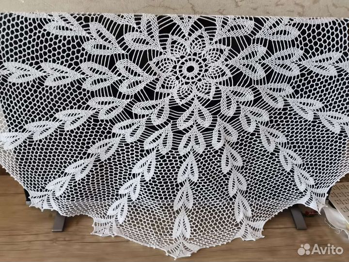 Скатерть белая круглая