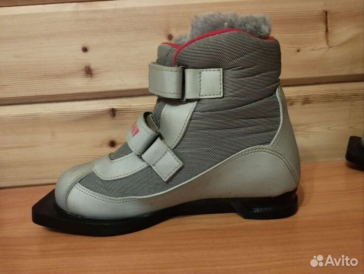 Лыжные ботинки