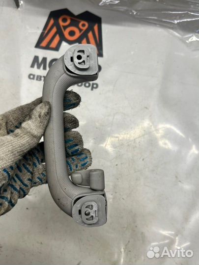 Ручка внутренняя потолочная задняя левая Kia