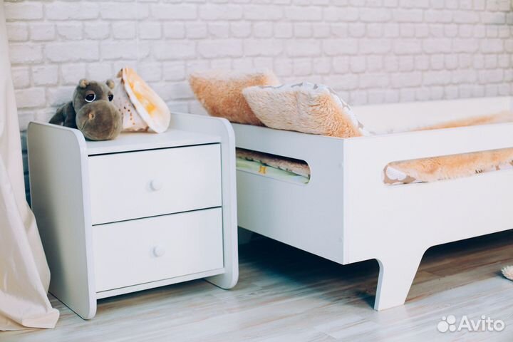 Тумба прикроватная