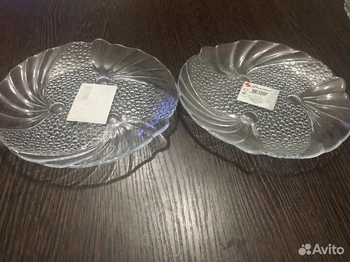 Новые стеклянные салатницы тарелки одной серии