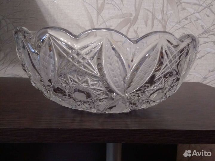 Большая хрустальная ваза