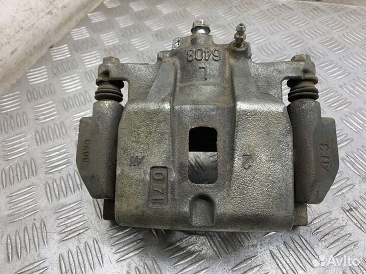 Суппорт тормозной передний левый Lexus Rx300 MCU35