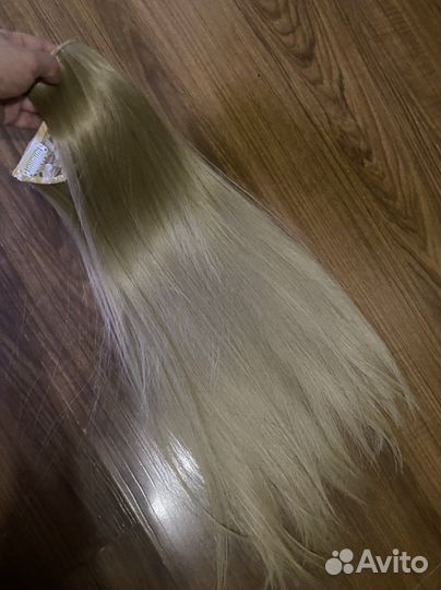 Волосы на заколках и клипсах разные