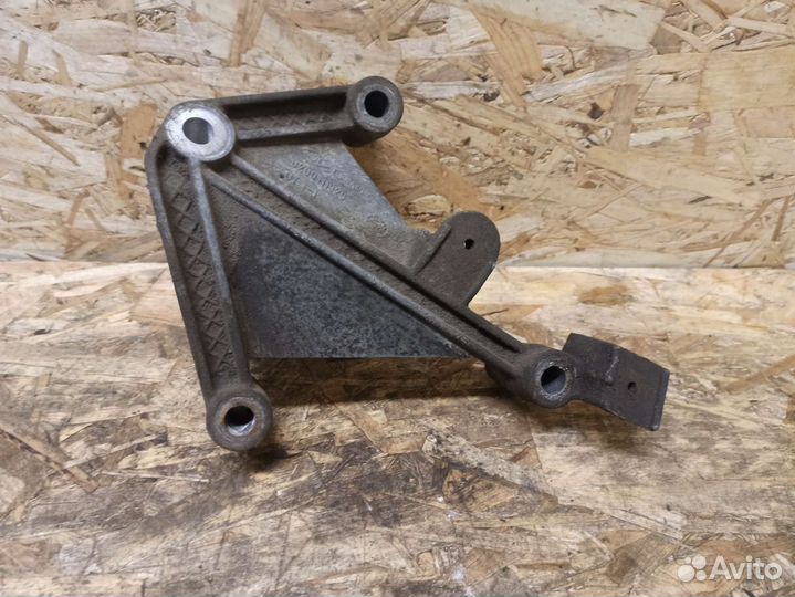 Кронштейн кпп Renault Symbol, Logan, Clio 2