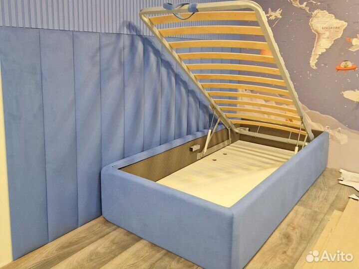 Детская кровать в комплекте с мягкими панелями