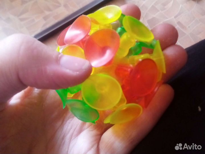 Мячик усыпаный липучками,разноцветный