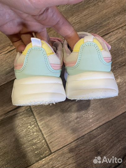 Кроссовки для девочки 28 размер