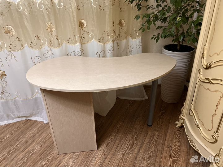 Стол для маникюра бу